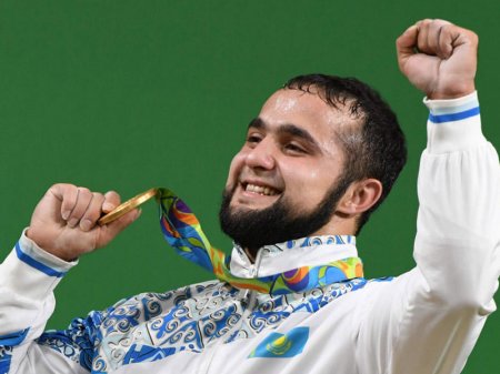Azərbaycanlı atlet dünyanın ilk "üçlüy"ündə